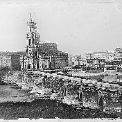 Blick &uuml;ber die Augustusbr&uuml;cke zur Altstadt