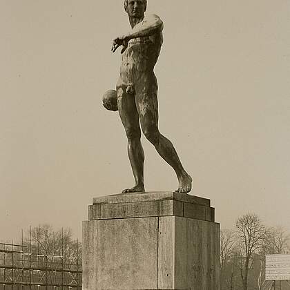 M&ouml;bius, Walter: Ballwerfer, 1930