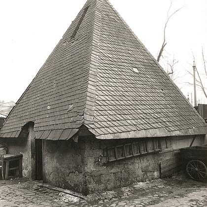 Artesischer Brunnen, Brunnenh&auml;uschen, um 1930