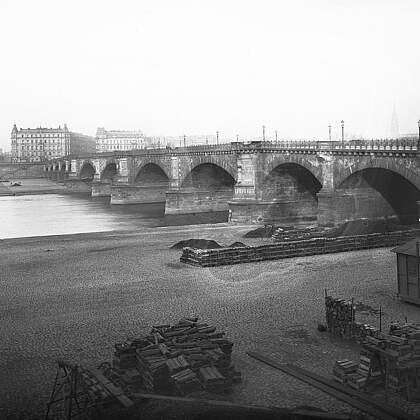 Albertbr&uuml;cke (1875-1877; C. Manck). Ansicht vom Altst&auml;dter Ufer