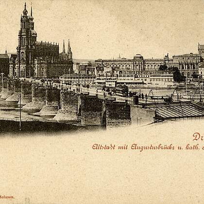 Altstadt mit Augustusbr&uuml;cke und Katholischer Hofkirche