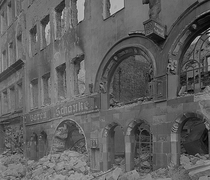 zerstörte Webergasse mit Bärenschänke