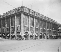 Blick auf das Residenzkaufhaus REKA an der Waisenhausstra&szlig;e 16